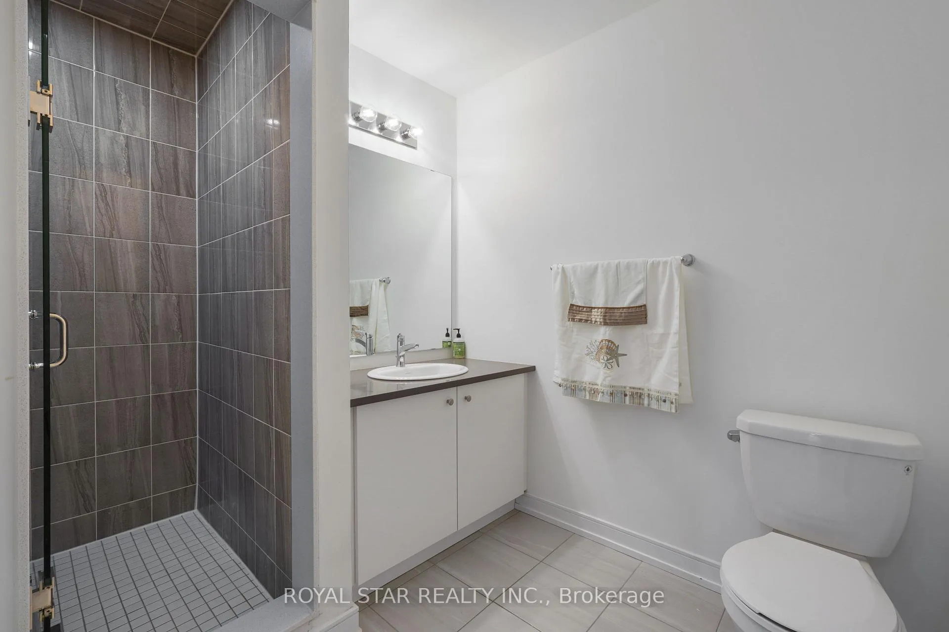 Photo 21 of 13 Red Maple Lane, Barrie, Innis-Shore — HOMEH