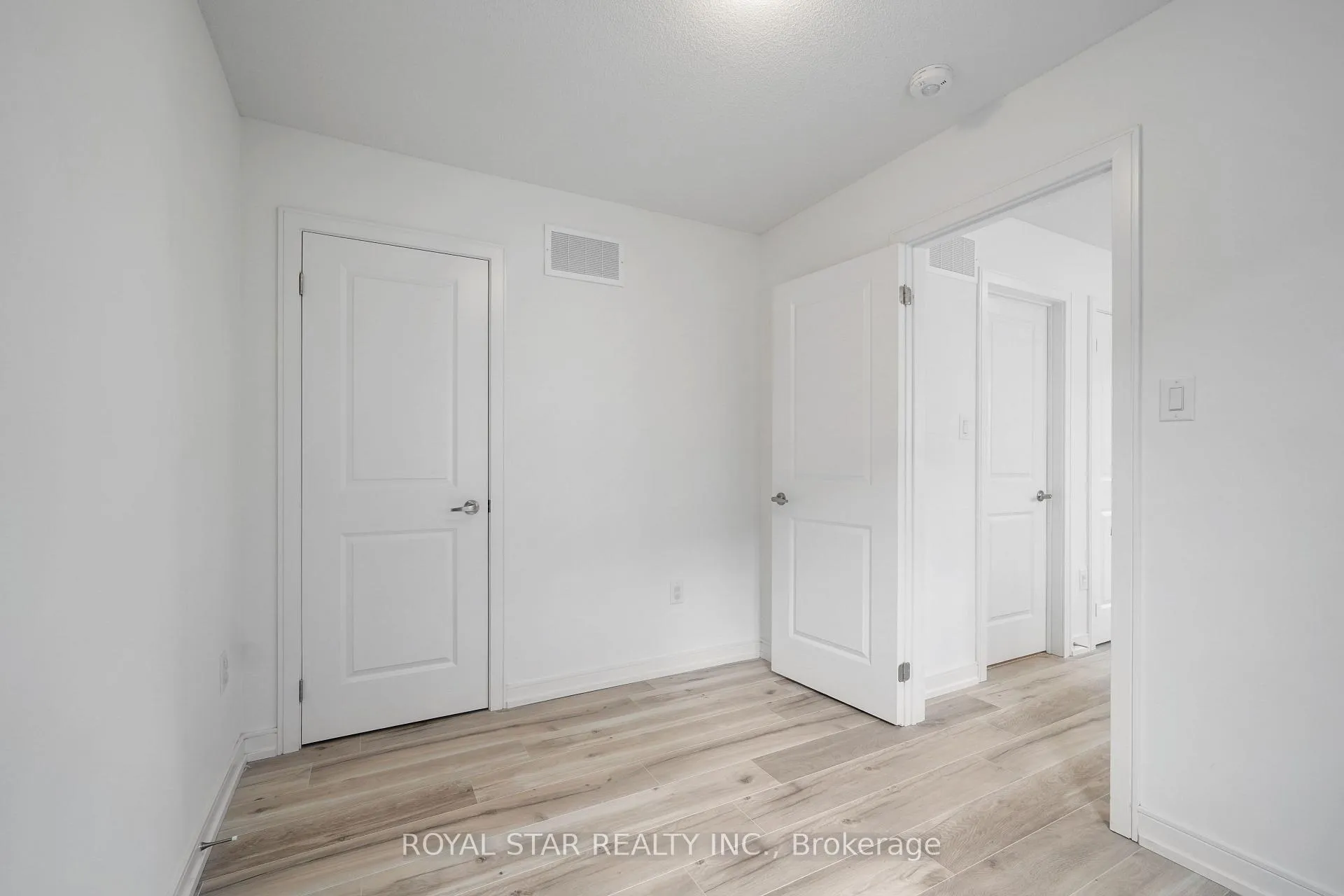 Photo 27 of 13 Red Maple Lane, Barrie, Innis-Shore — HOMEH