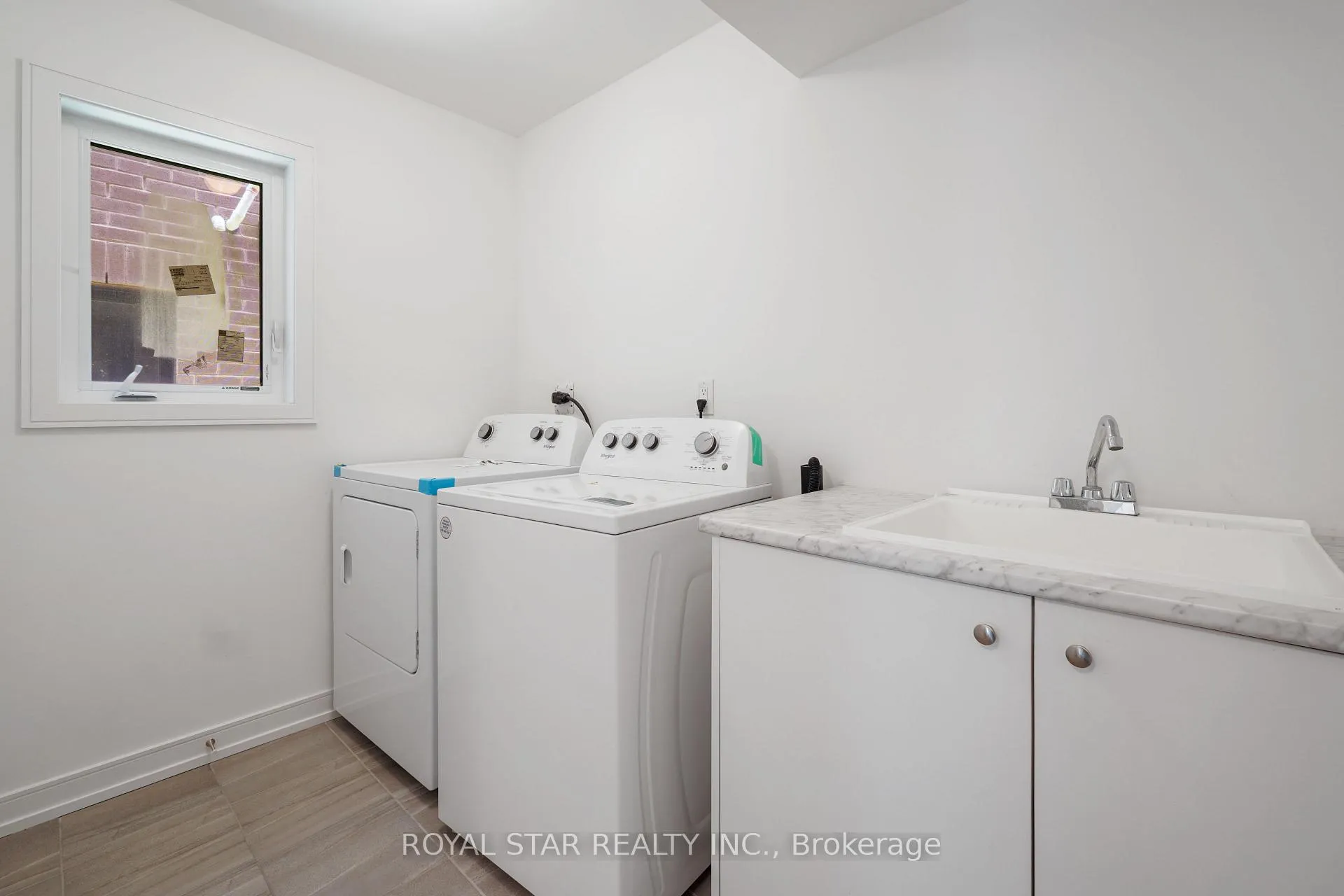 Photo 28 of 13 Red Maple Lane, Barrie, Innis-Shore — HOMEH