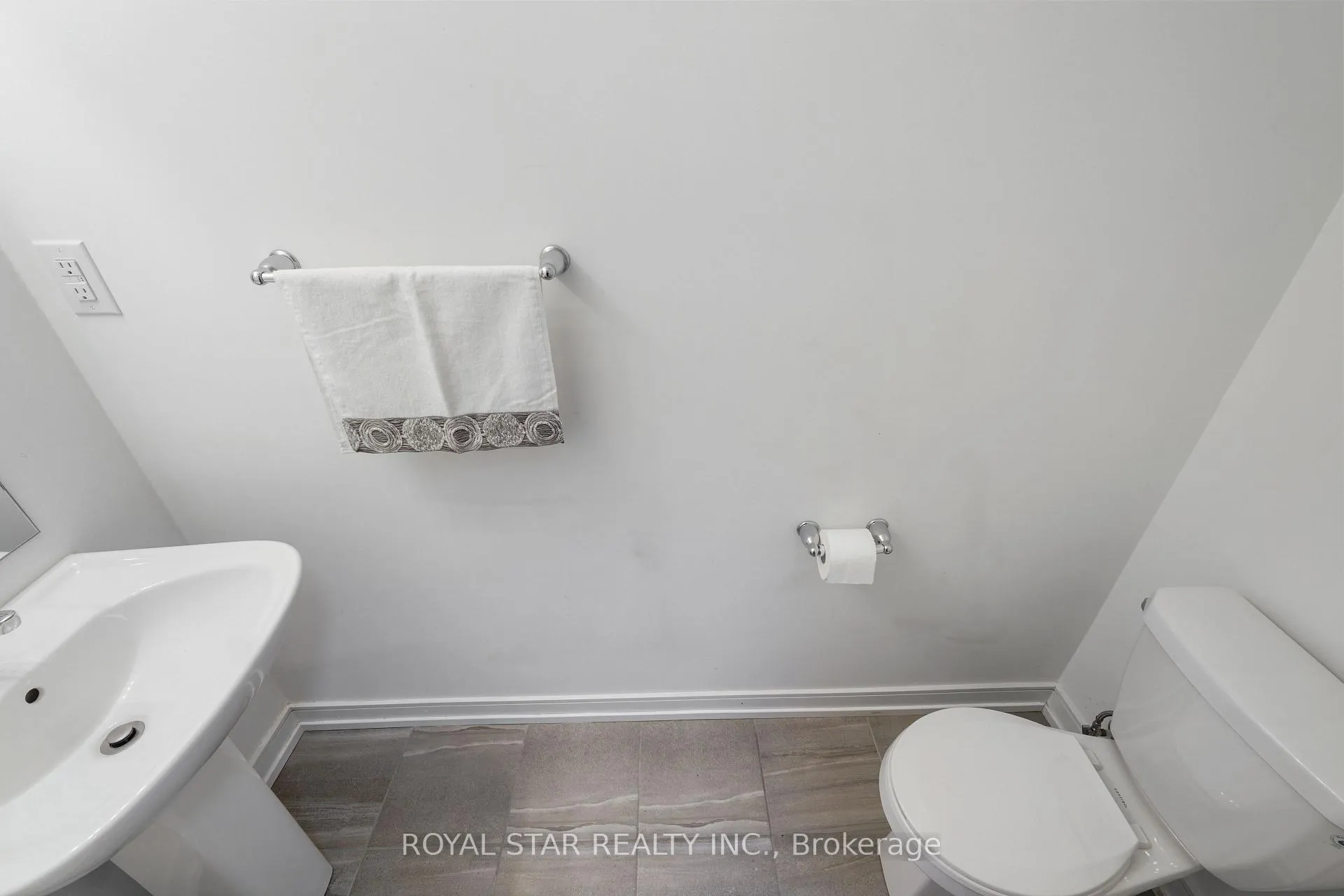 Photo 29 of 13 Red Maple Lane, Barrie, Innis-Shore — HOMEH
