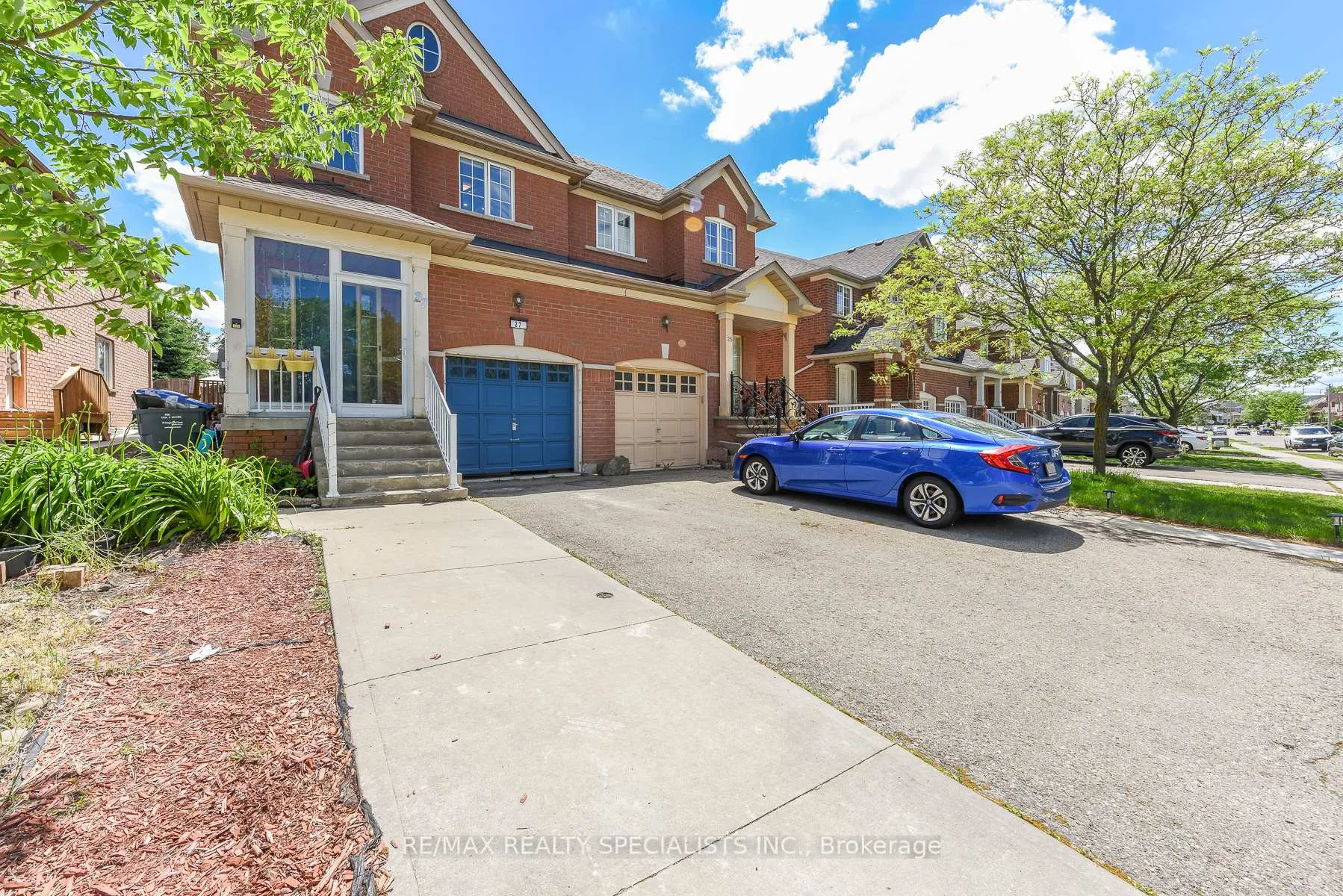 Photo 2 of 27 Rotunda Street, Brampton, Fletcher's Creek Village — HOMEH