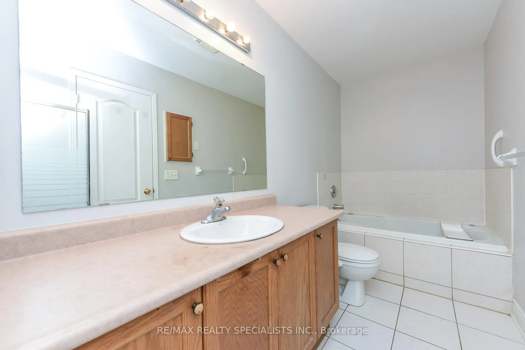 Photo 24 of 27 Rotunda Street, Brampton, Fletcher's Creek Village — HOMEH
