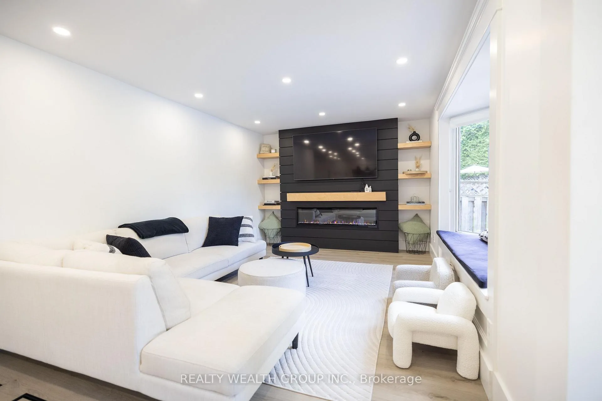 Photo 6 of 51 Haskell Crescent, Aurora, Aurora Highlands — HOMEH