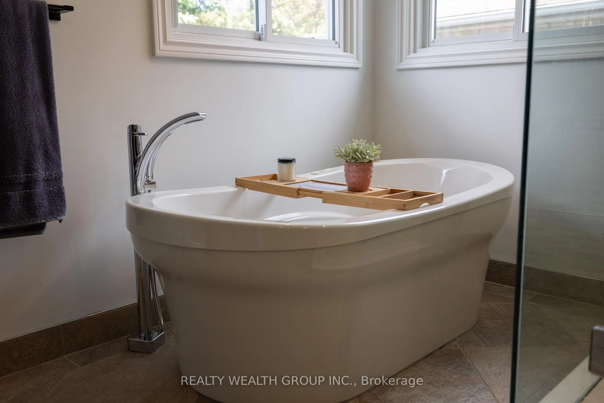 Photo 15 of 51 Haskell Crescent, Aurora, Aurora Highlands — HOMEH