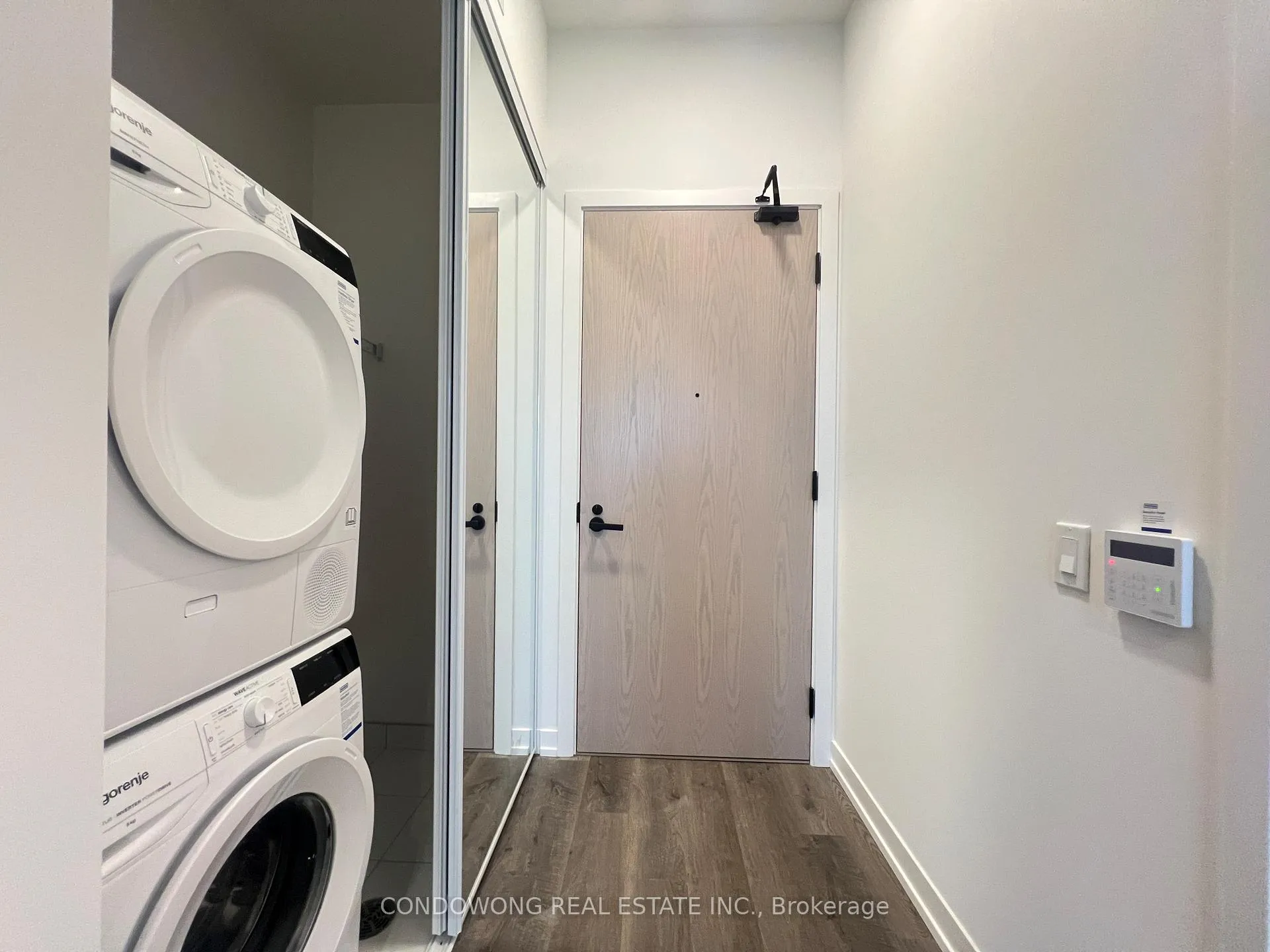 Photo 2 of Unit 3708, 8 Interchange Way, Vaughan, Vaughan Corporate Centre — HOMEH