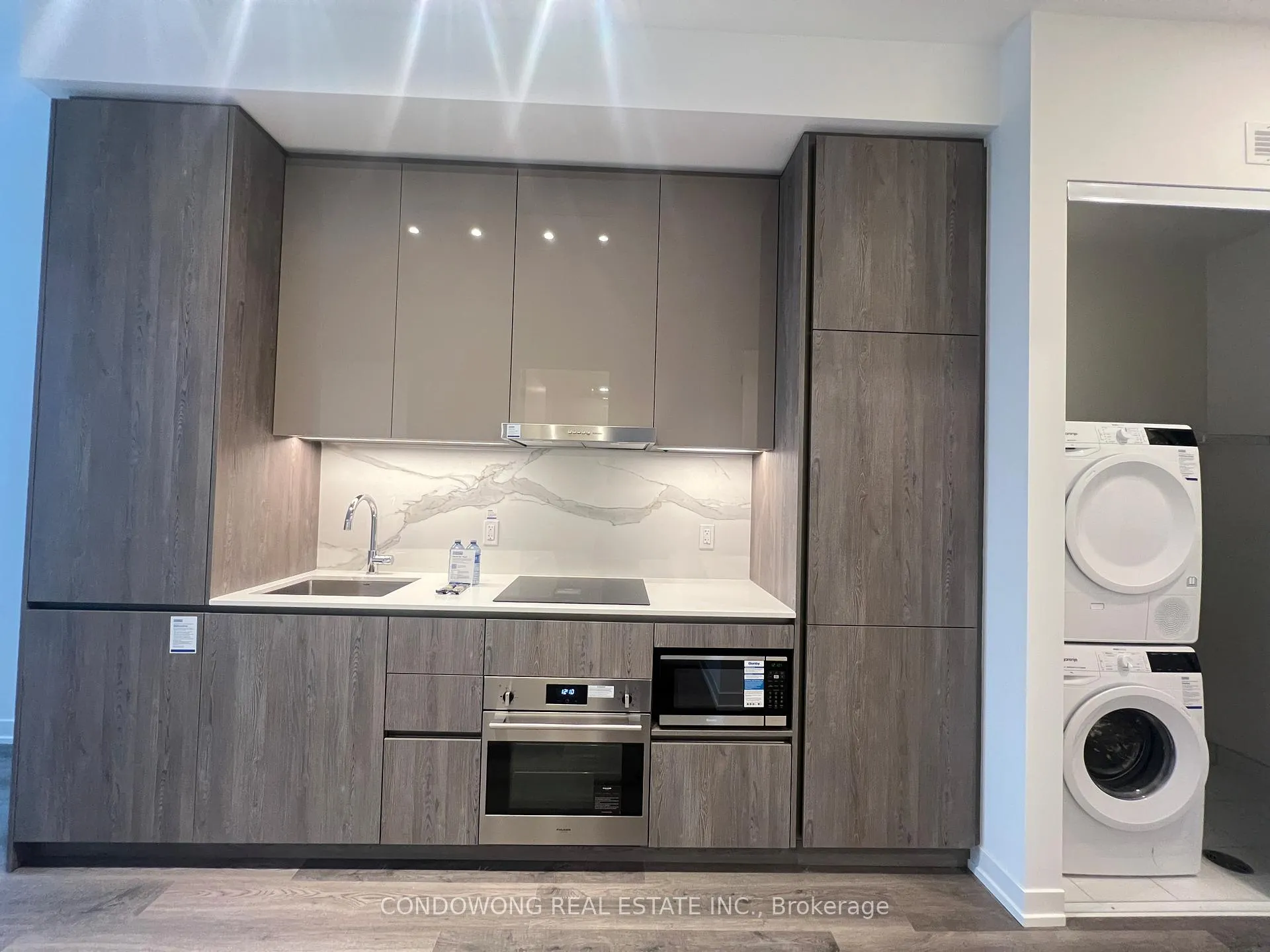 Photo 6 of Unit 3708, 8 Interchange Way, Vaughan, Vaughan Corporate Centre — HOMEH