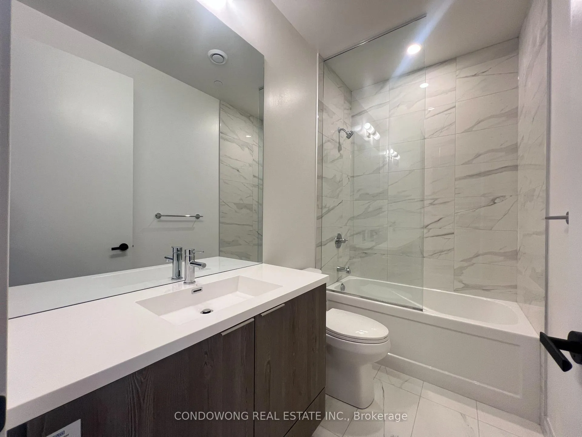 Photo 10 of Unit 3708, 8 Interchange Way, Vaughan, Vaughan Corporate Centre — HOMEH