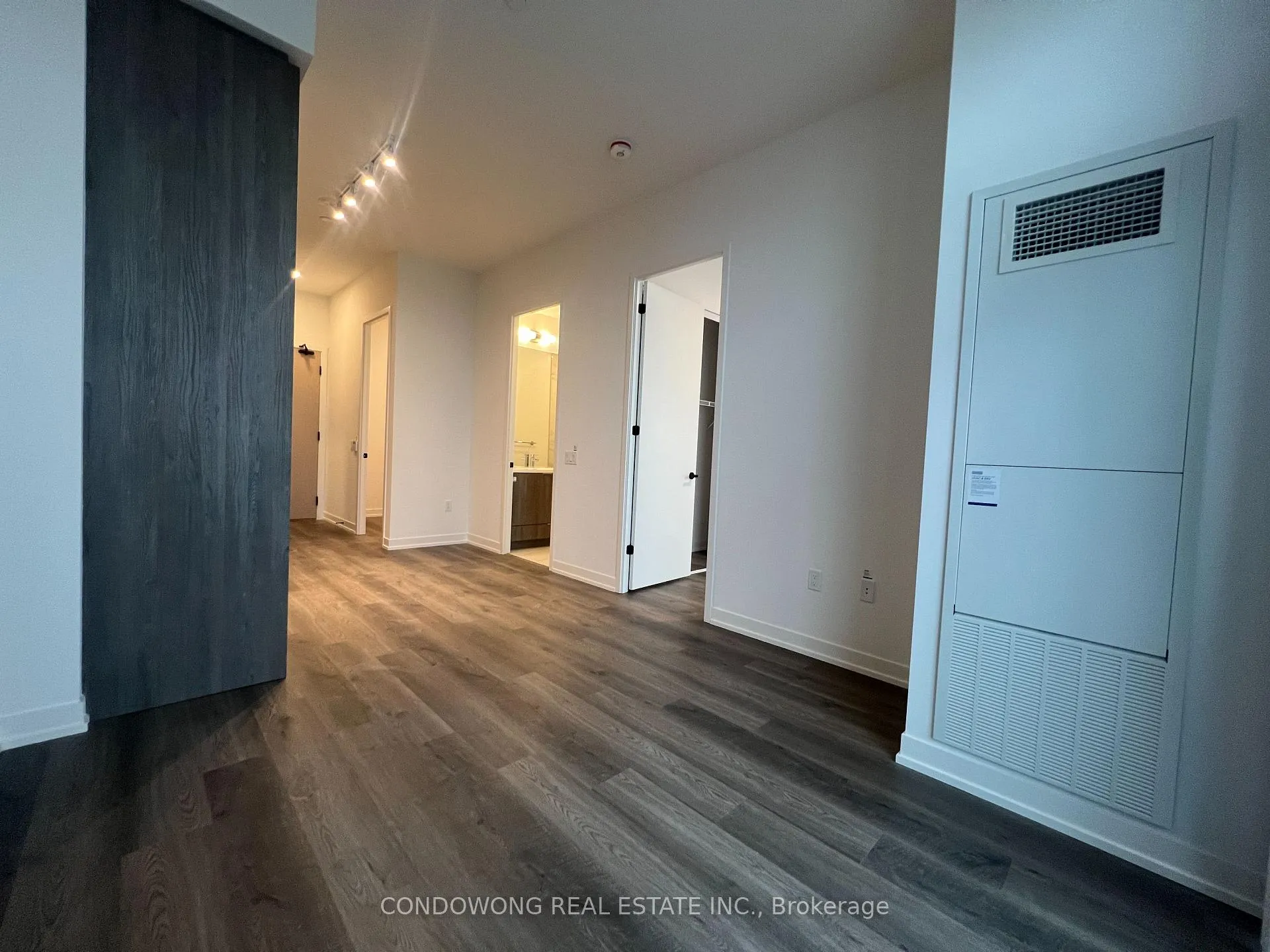 Photo 12 of Unit 3708, 8 Interchange Way, Vaughan, Vaughan Corporate Centre — HOMEH