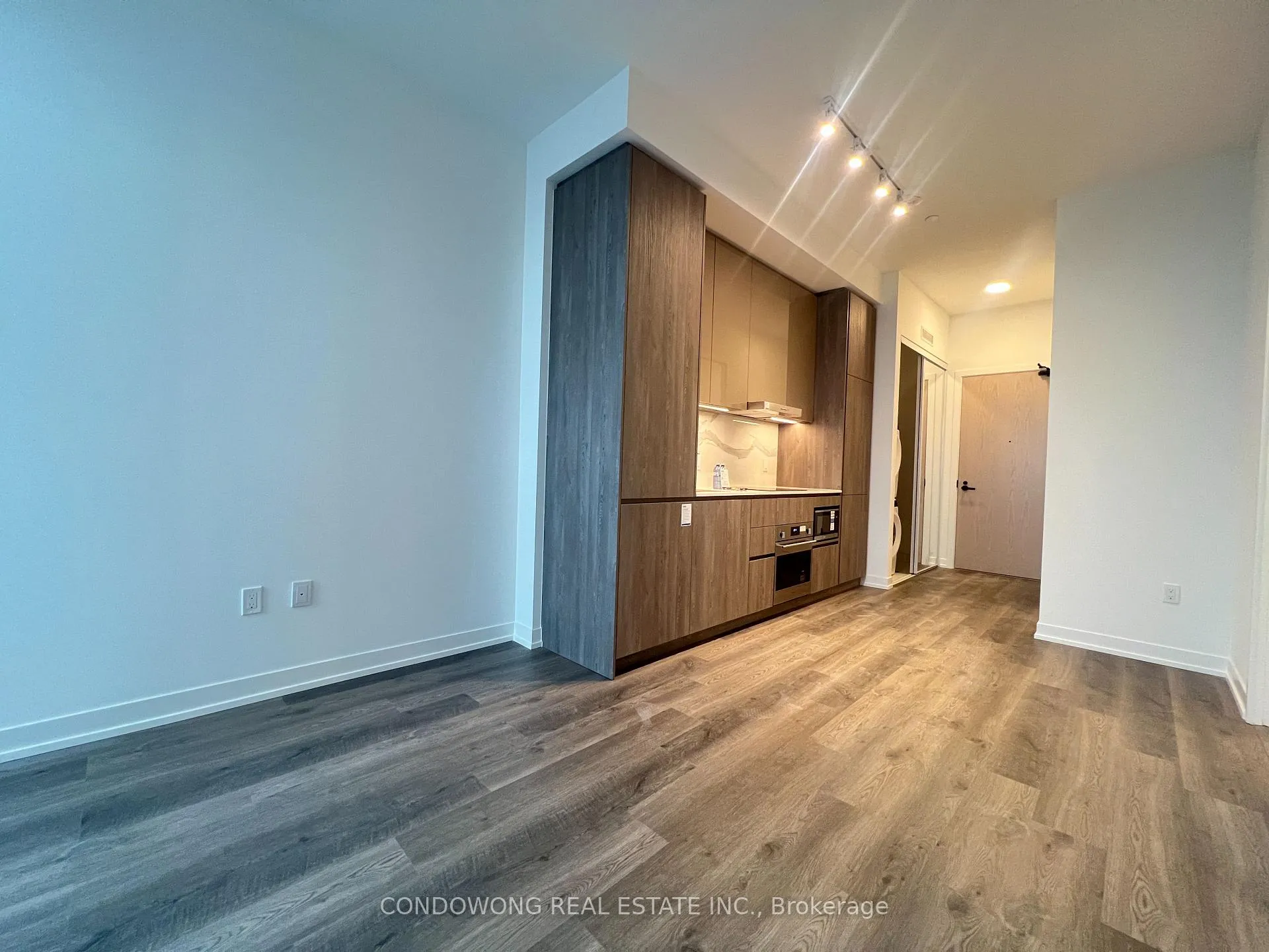 Photo 13 of Unit 3708, 8 Interchange Way, Vaughan, Vaughan Corporate Centre — HOMEH