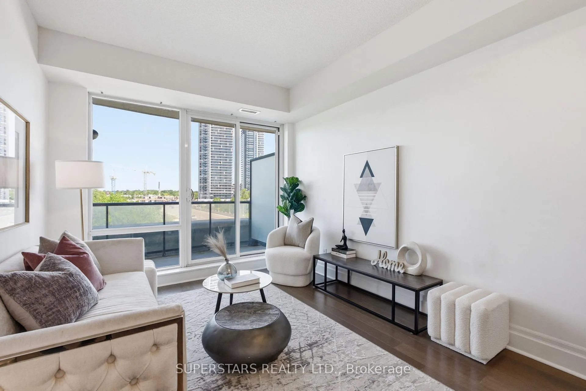 Photo 3 of Unit 305, 151 Upper Duke Crescent, Markham, Unionville — HOMEH
