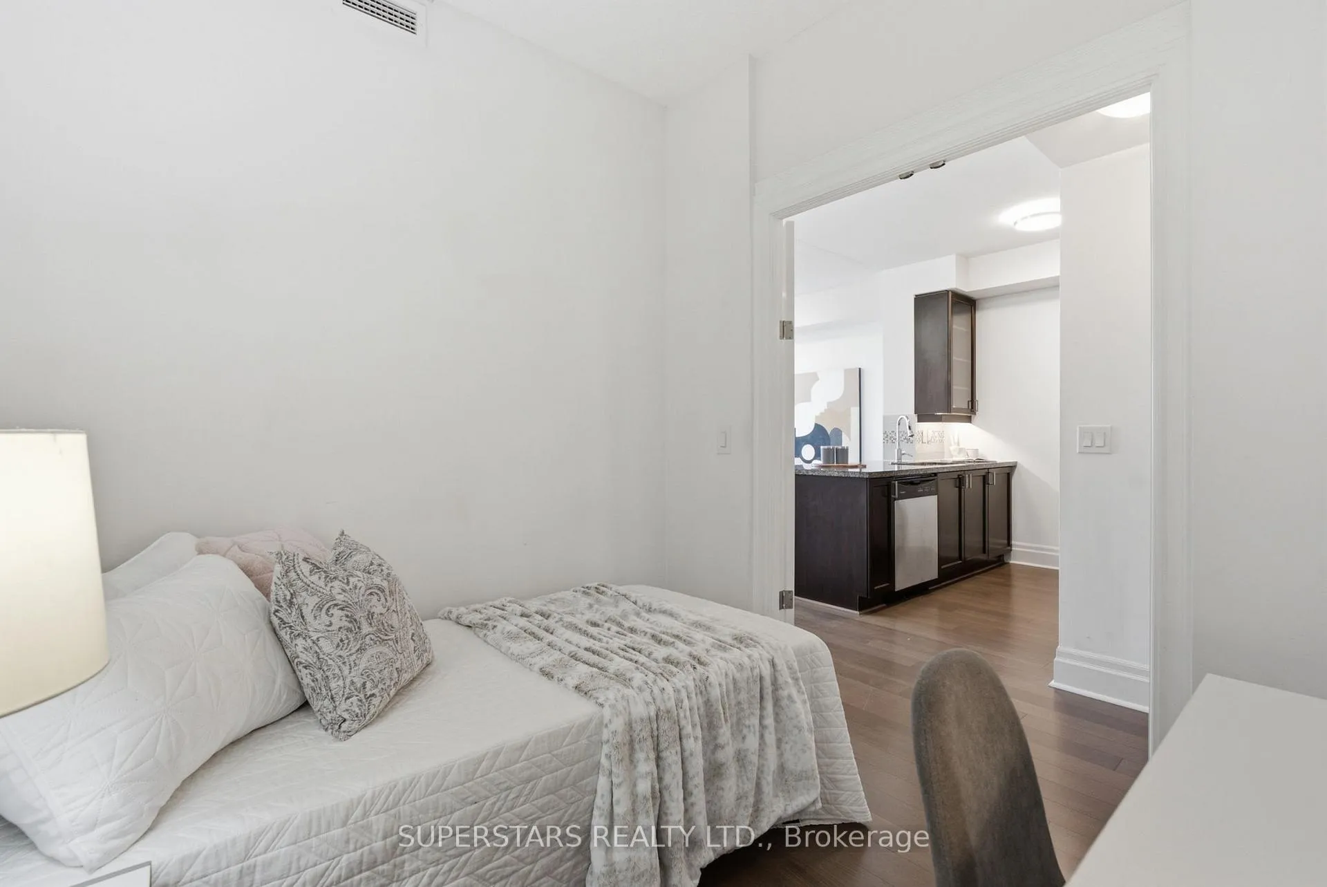 Photo 8 of Unit 305, 151 Upper Duke Crescent, Markham, Unionville — HOMEH