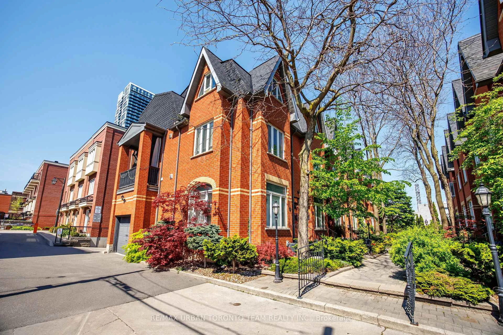 Photo 1 of 12 Old Primrose Lane, Toronto, Regent Park — HOMEH