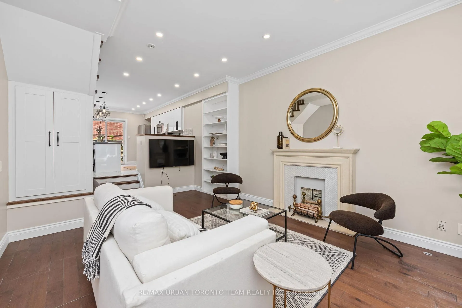 Photo 2 of 12 Old Primrose Lane, Toronto, Regent Park — HOMEH