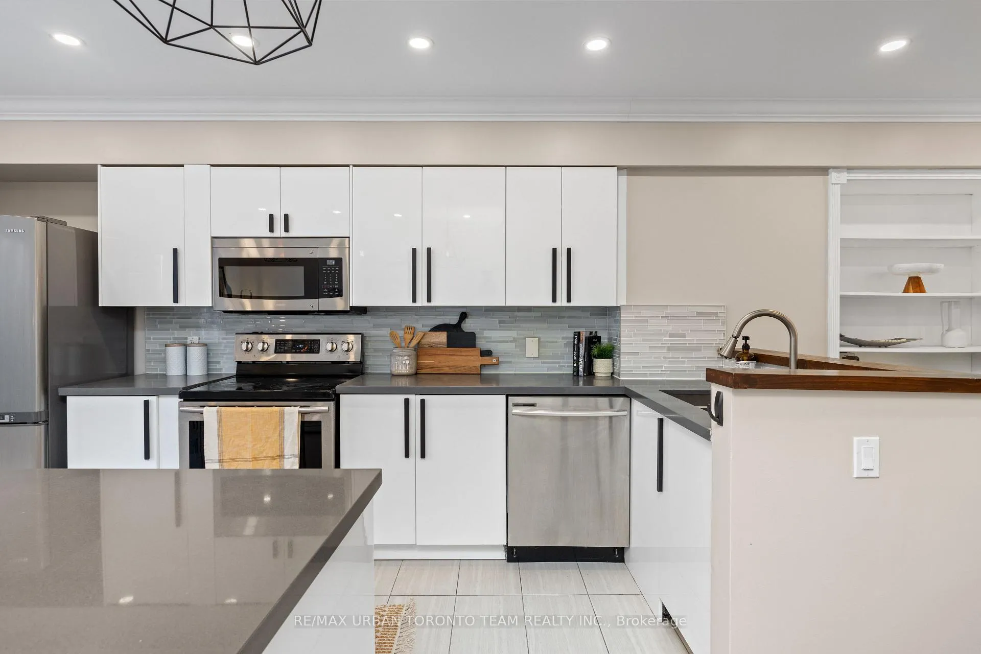 Photo 6 of 12 Old Primrose Lane, Toronto, Regent Park — HOMEH