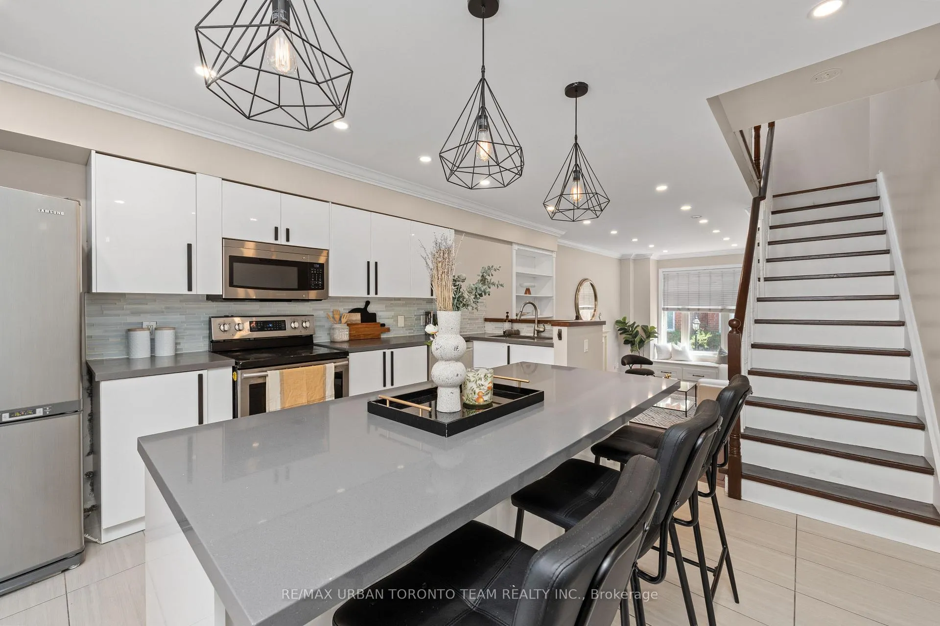 Photo 8 of 12 Old Primrose Lane, Toronto, Regent Park — HOMEH
