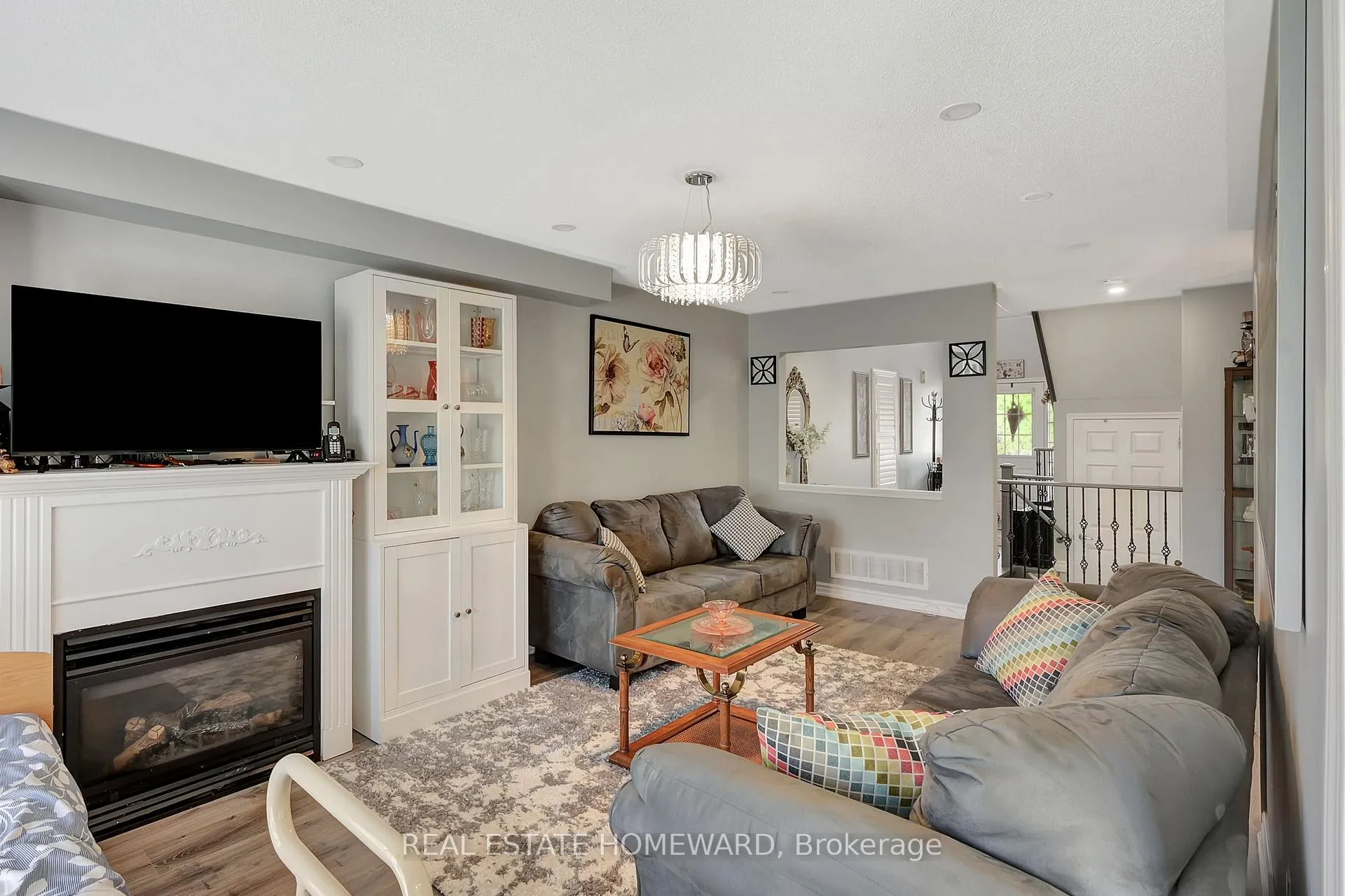 Photo 5 of 166 Hutton Place, Clarington, Bowmanville — HOMEH