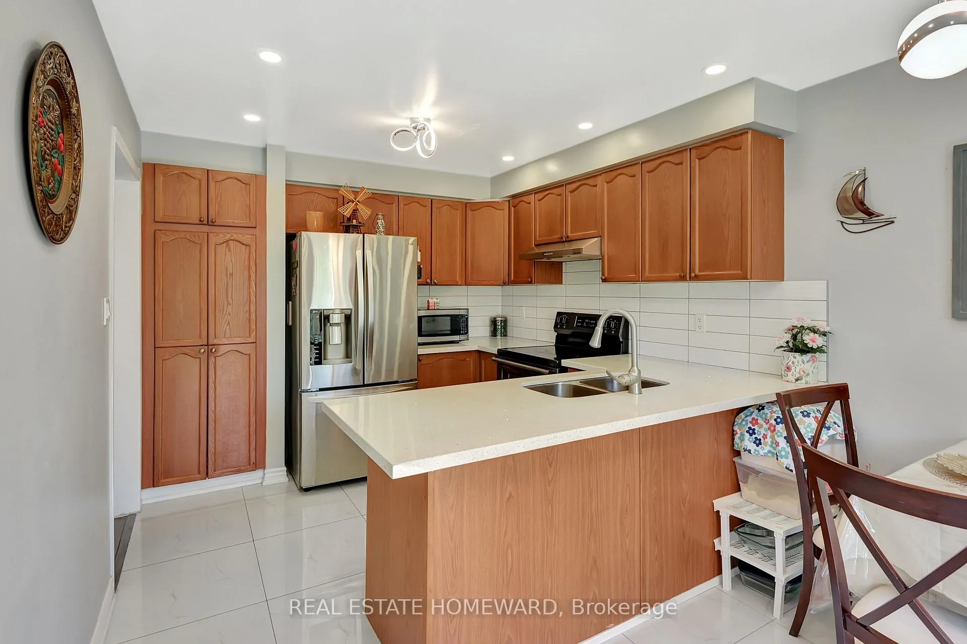 Photo 7 of 166 Hutton Place, Clarington, Bowmanville — HOMEH