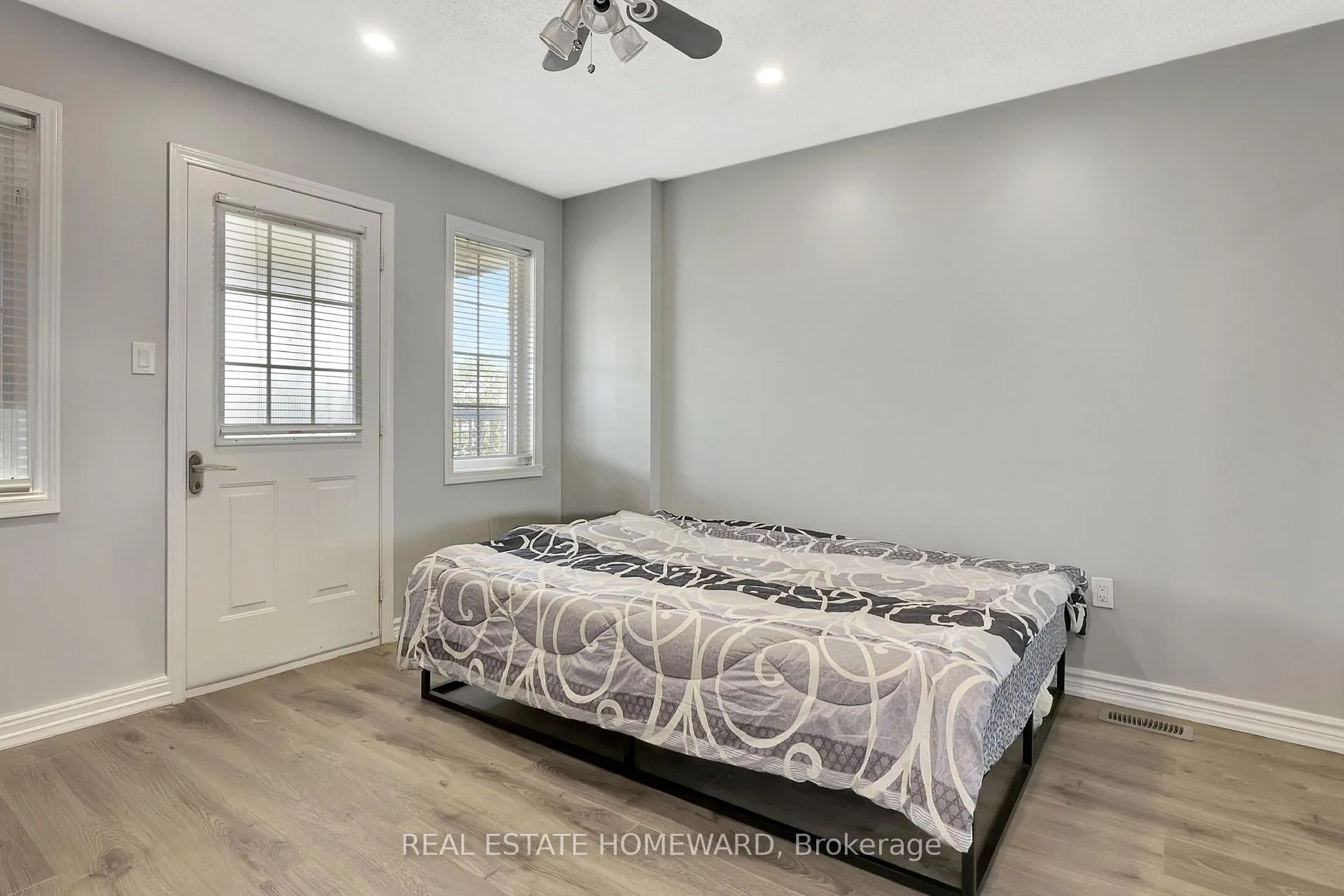 Photo 15 of 166 Hutton Place, Clarington, Bowmanville — HOMEH