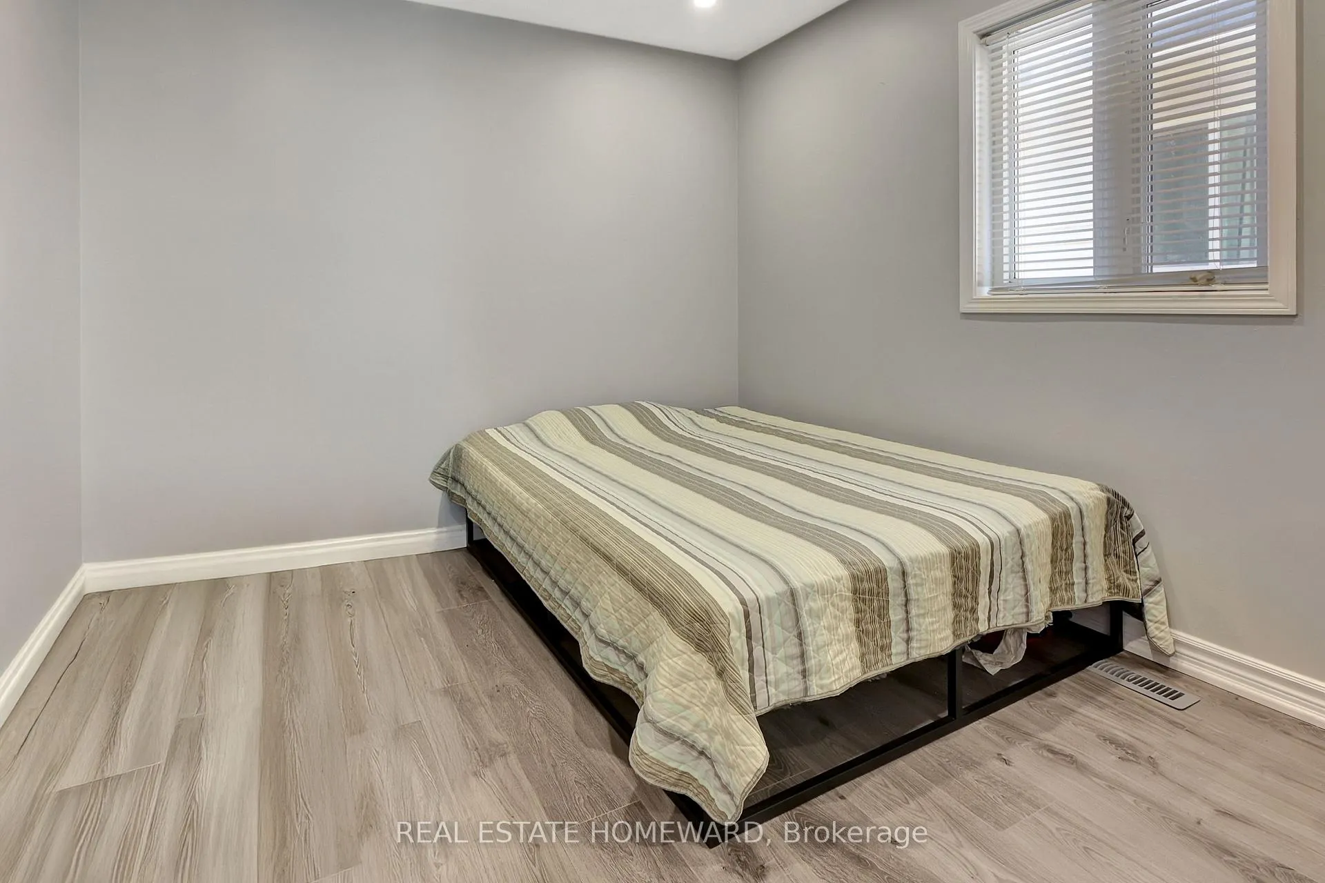 Photo 17 of 166 Hutton Place, Clarington, Bowmanville — HOMEH