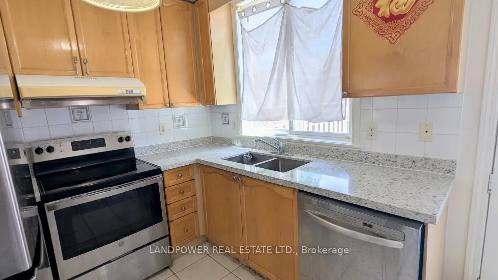 Photo 5 of 81 White's Hill Avenue, Markham, Cornell — HOMEH
