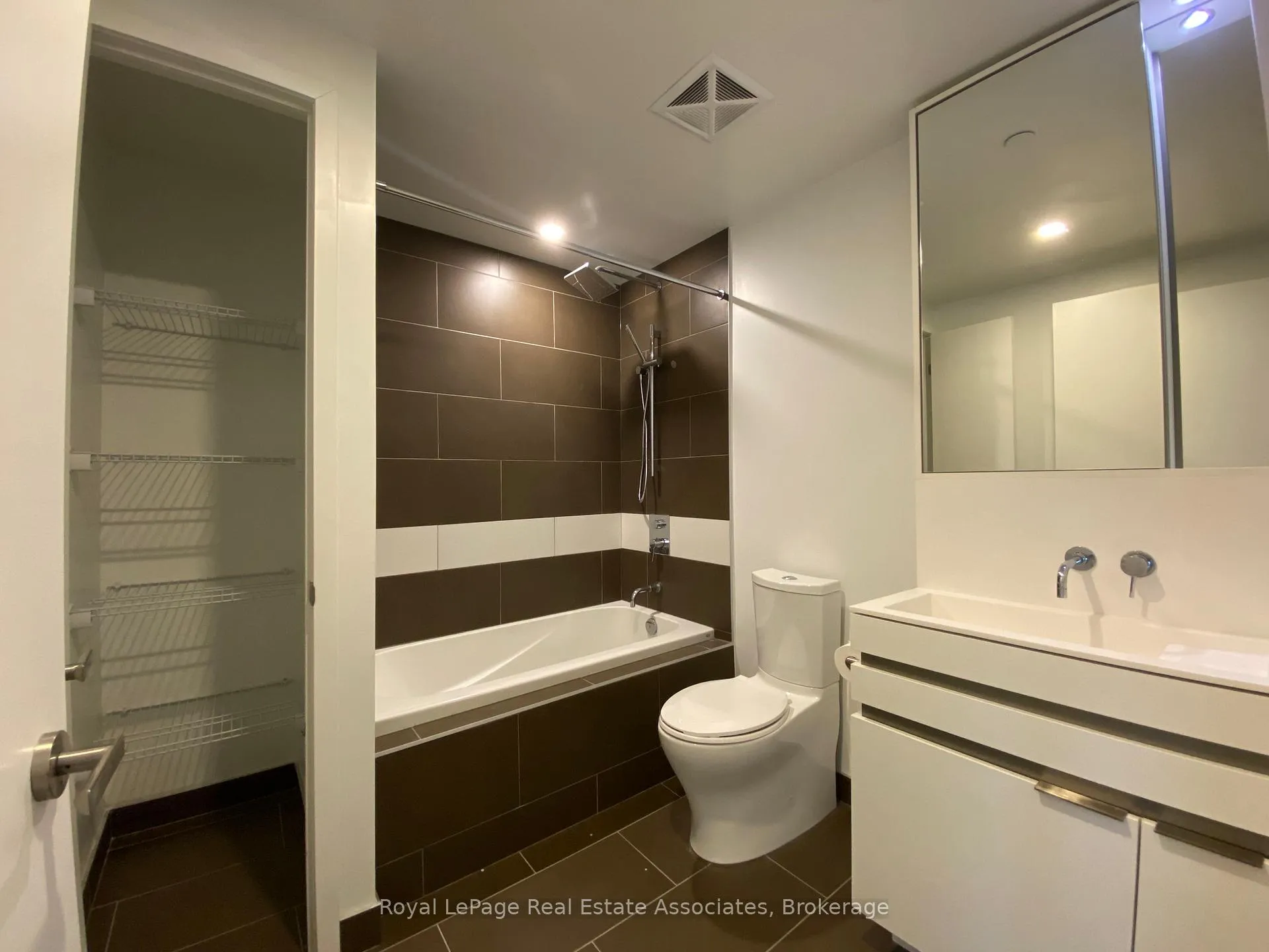 Photo 11 of Unit 1207, 197 Yonge Street, Toronto, Church-Yonge Corridor — HOMEH