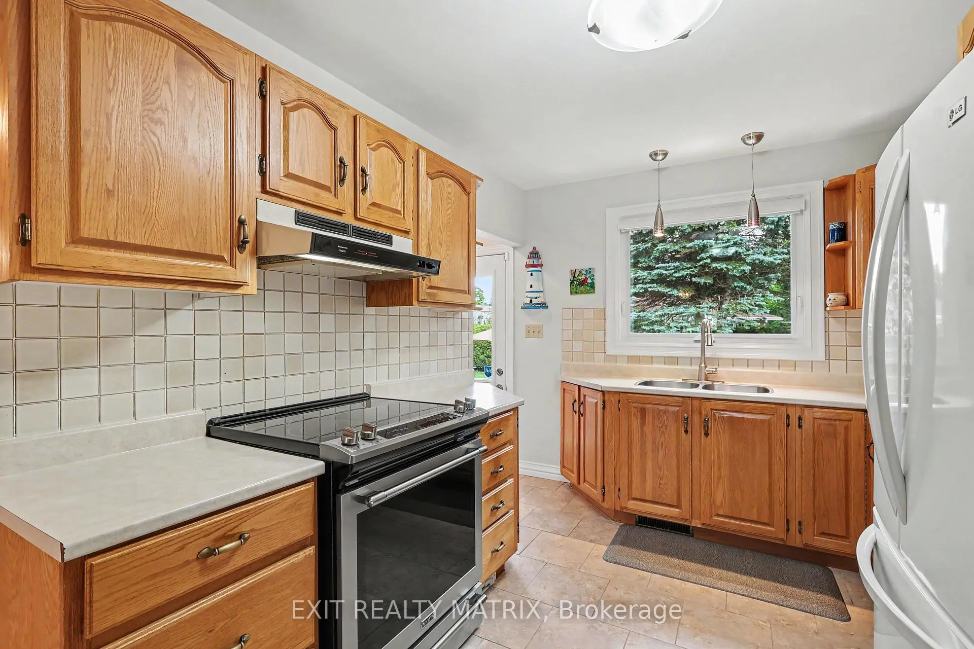 Photo 10 of 39 Tauvette Street, Ottawa, Blackburn Hamlet — HOMEH