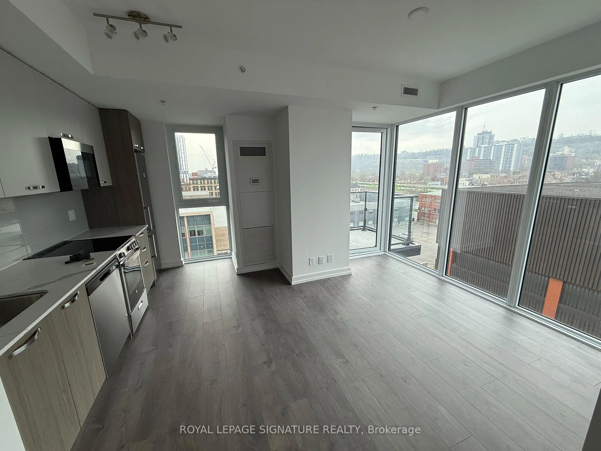 Photo 4 of Unit 615, 75 James Street S, Hamilton, Corktown — HOMEH