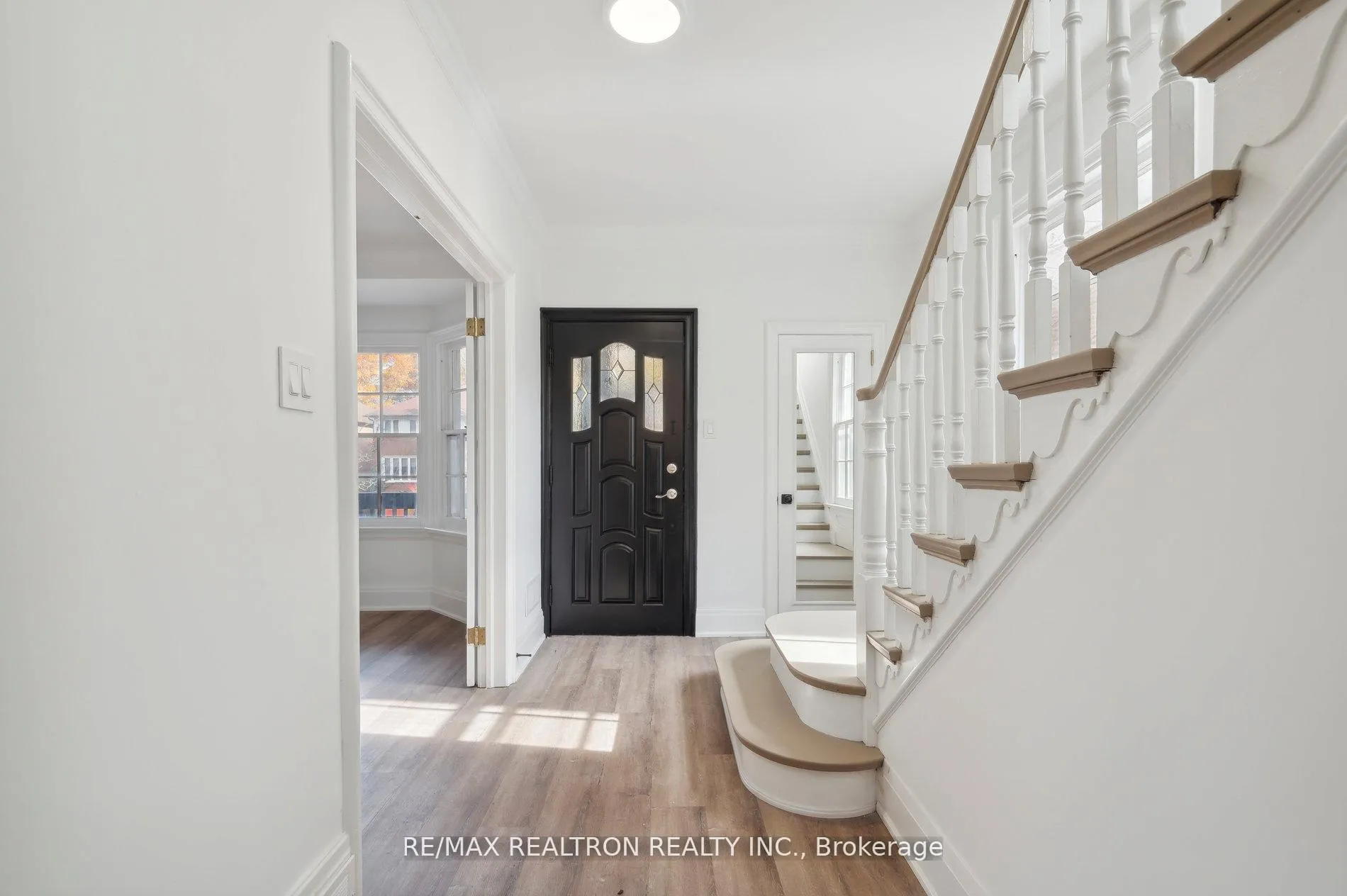 Photo 2 of 6 Woodvale Crescent, Toronto, East York — HOMEH