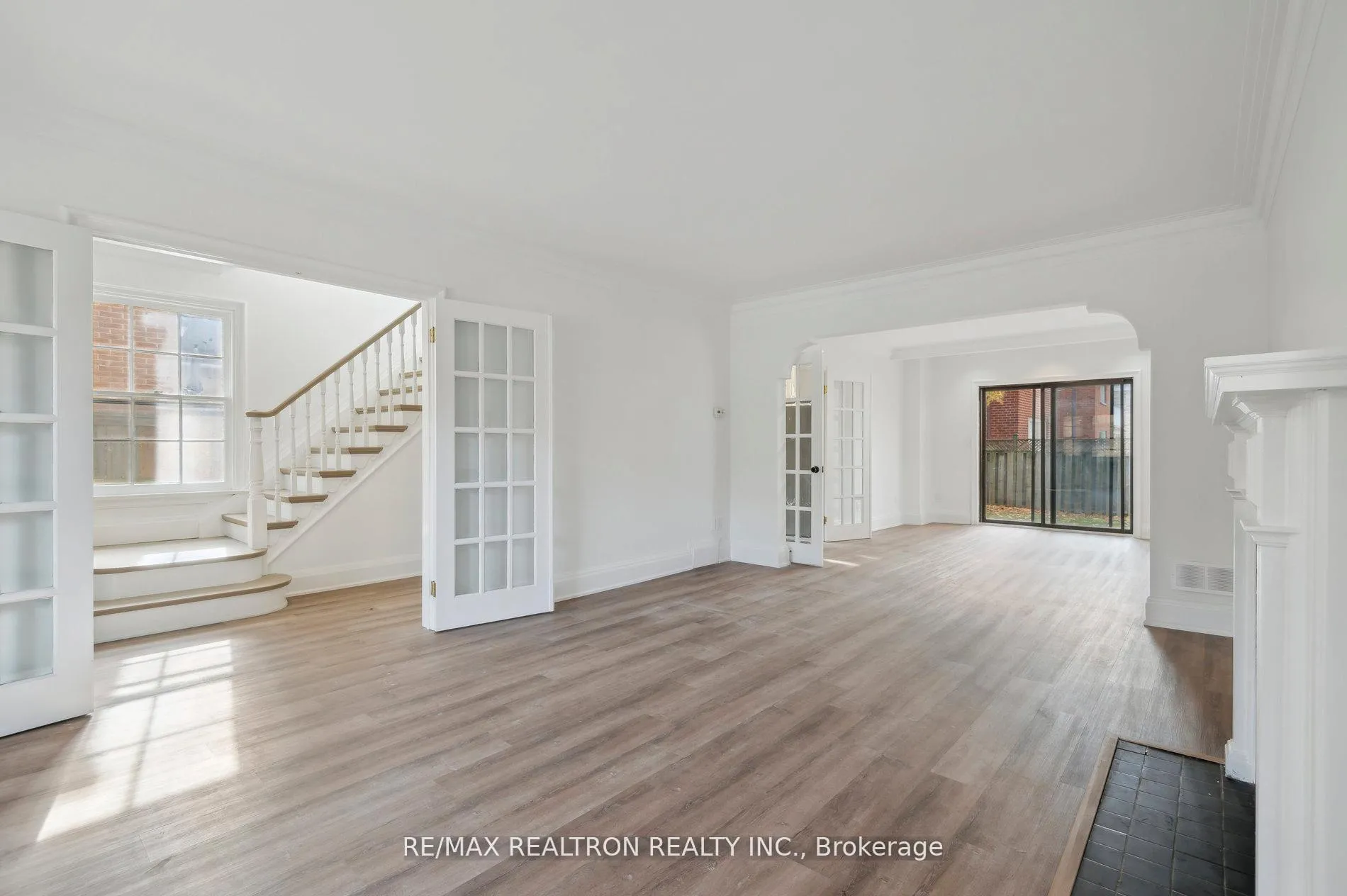 Photo 5 of 6 Woodvale Crescent, Toronto, East York — HOMEH