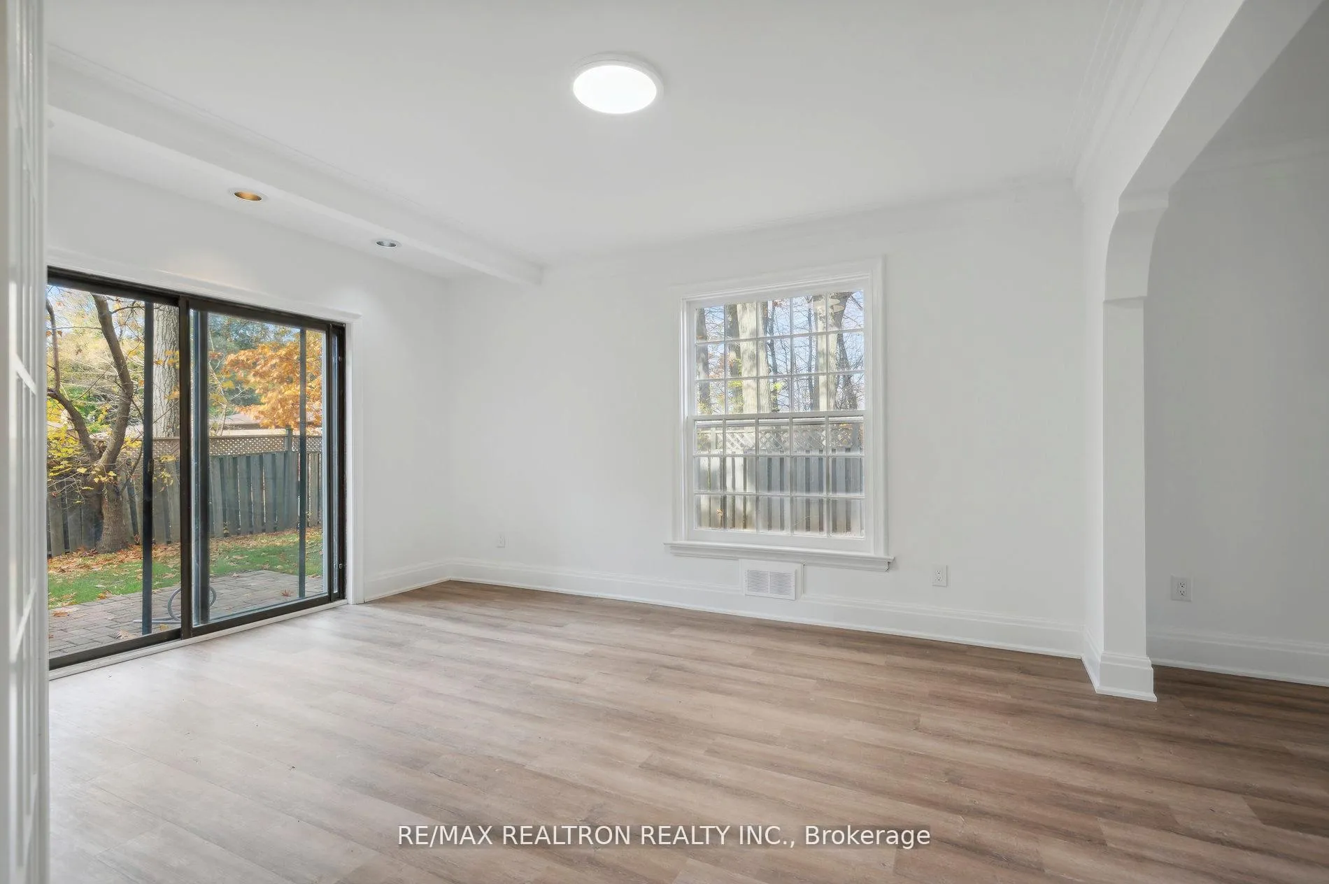 Photo 8 of 6 Woodvale Crescent, Toronto, East York — HOMEH