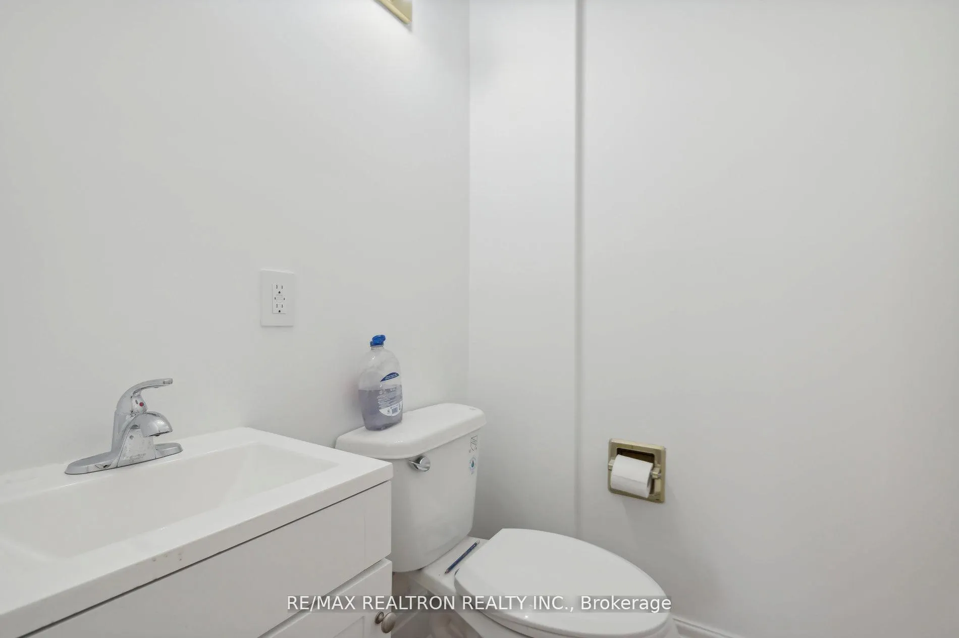 Photo 10 of 6 Woodvale Crescent, Toronto, East York — HOMEH