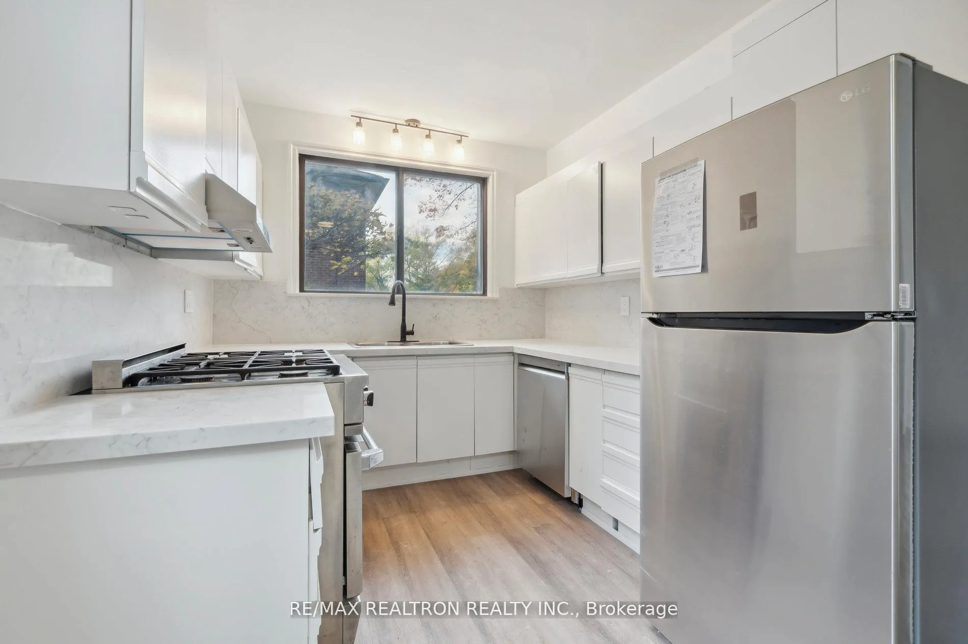 Photo 12 of 6 Woodvale Crescent, Toronto, East York — HOMEH