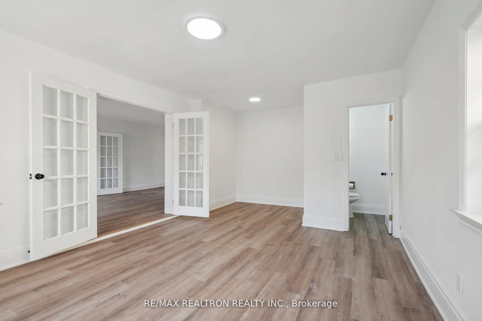 Photo 16 of 6 Woodvale Crescent, Toronto, East York — HOMEH