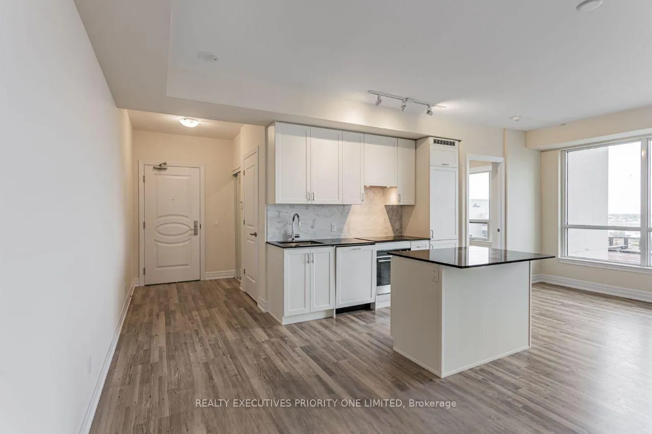 Photo 4 of Unit 809, 9075 Jane Street, Vaughan, Concord — HOMEH