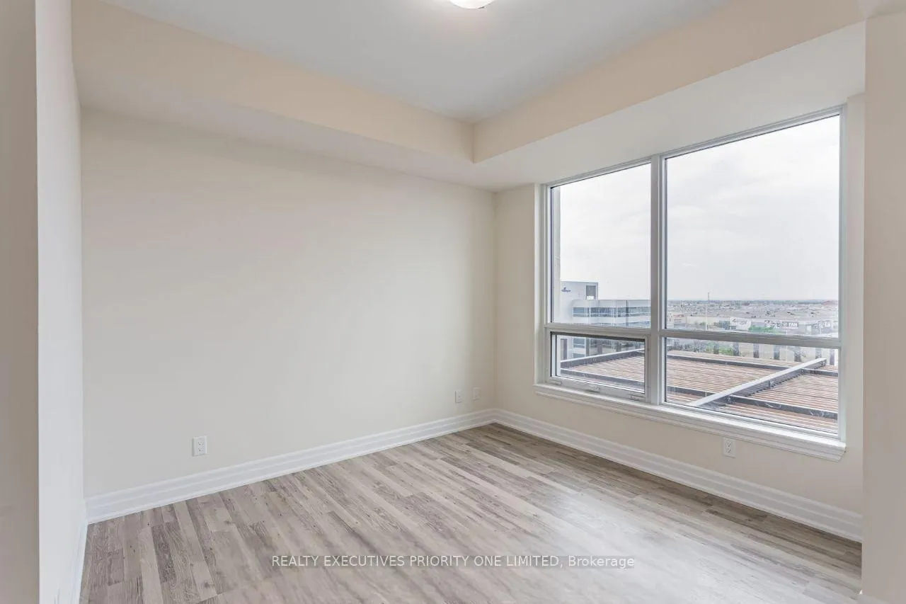 Photo 5 of Unit 809, 9075 Jane Street, Vaughan, Concord — HOMEH