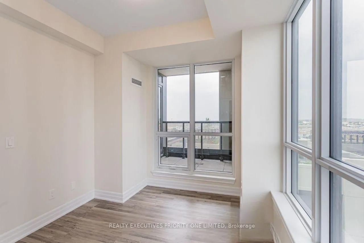 Photo 6 of Unit 809, 9075 Jane Street, Vaughan, Concord — HOMEH