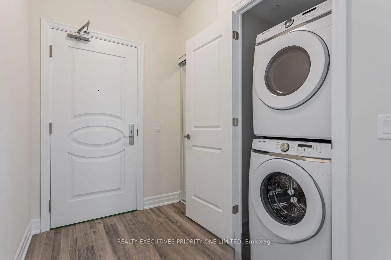 Photo 11 of Unit 809, 9075 Jane Street, Vaughan, Concord — HOMEH