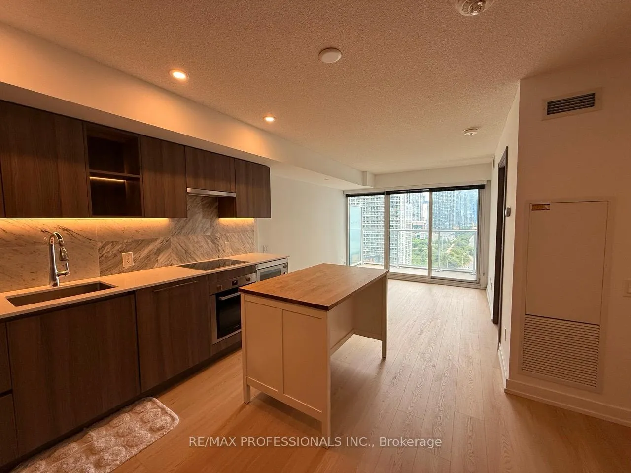 Photo 5 of Unit 1708, 19 Bathurst Street, Toronto, Waterfront Communities — HOMEH