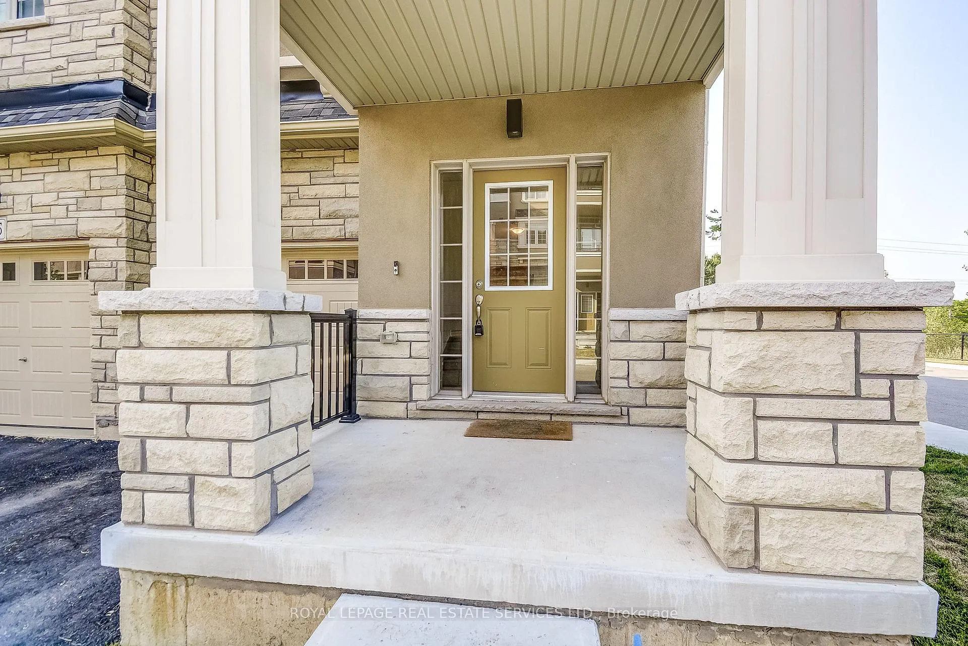 Photo 3 of Unit 14, 305 Garner Road W, Hamilton, Ancaster — HOMEH