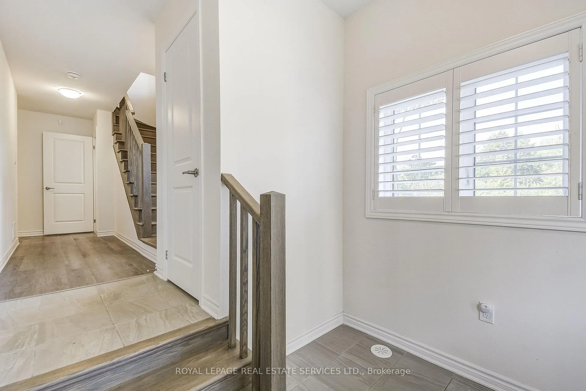 Photo 6 of Unit 14, 305 Garner Road W, Hamilton, Ancaster — HOMEH