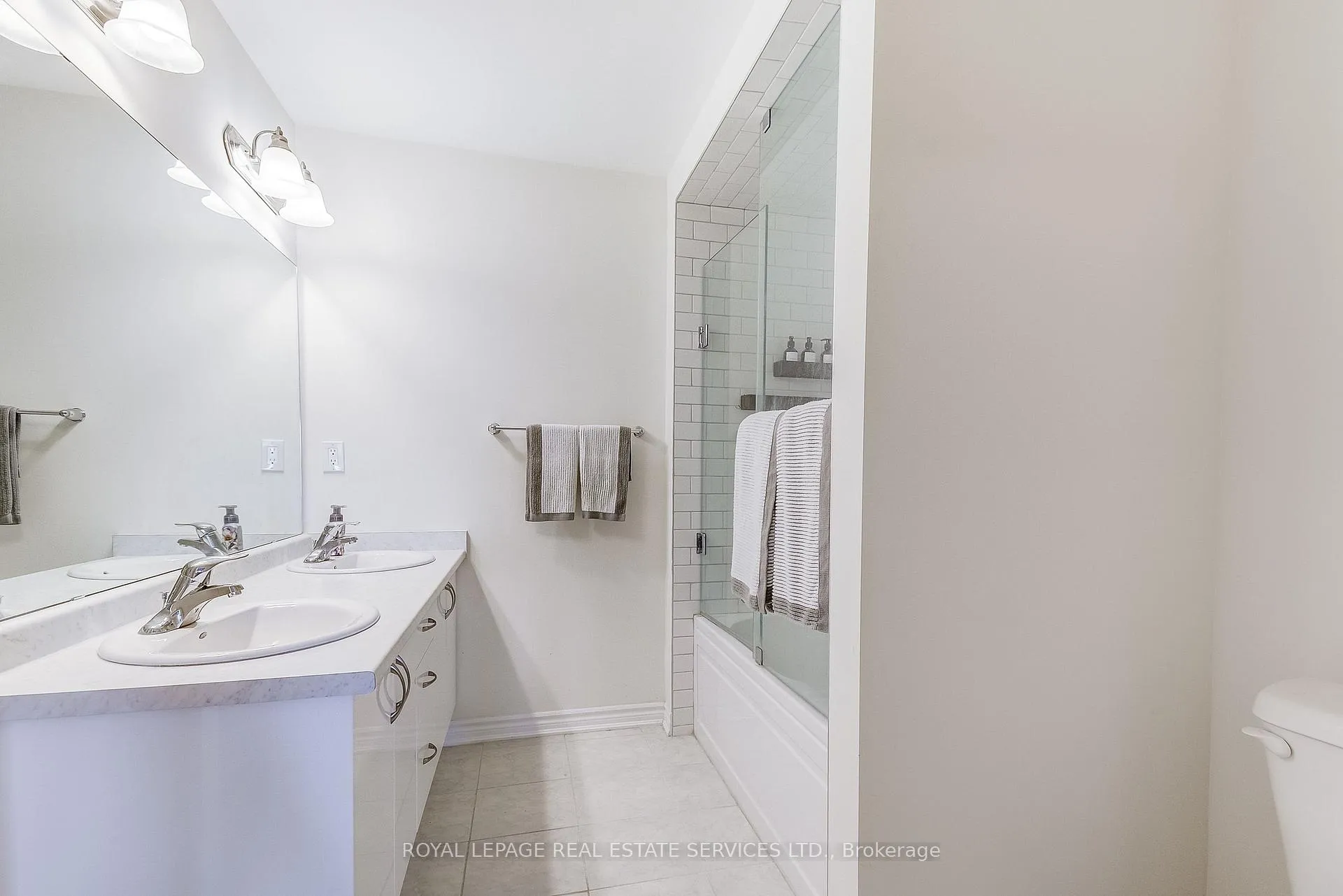 Photo 25 of Unit 14, 305 Garner Road W, Hamilton, Ancaster — HOMEH