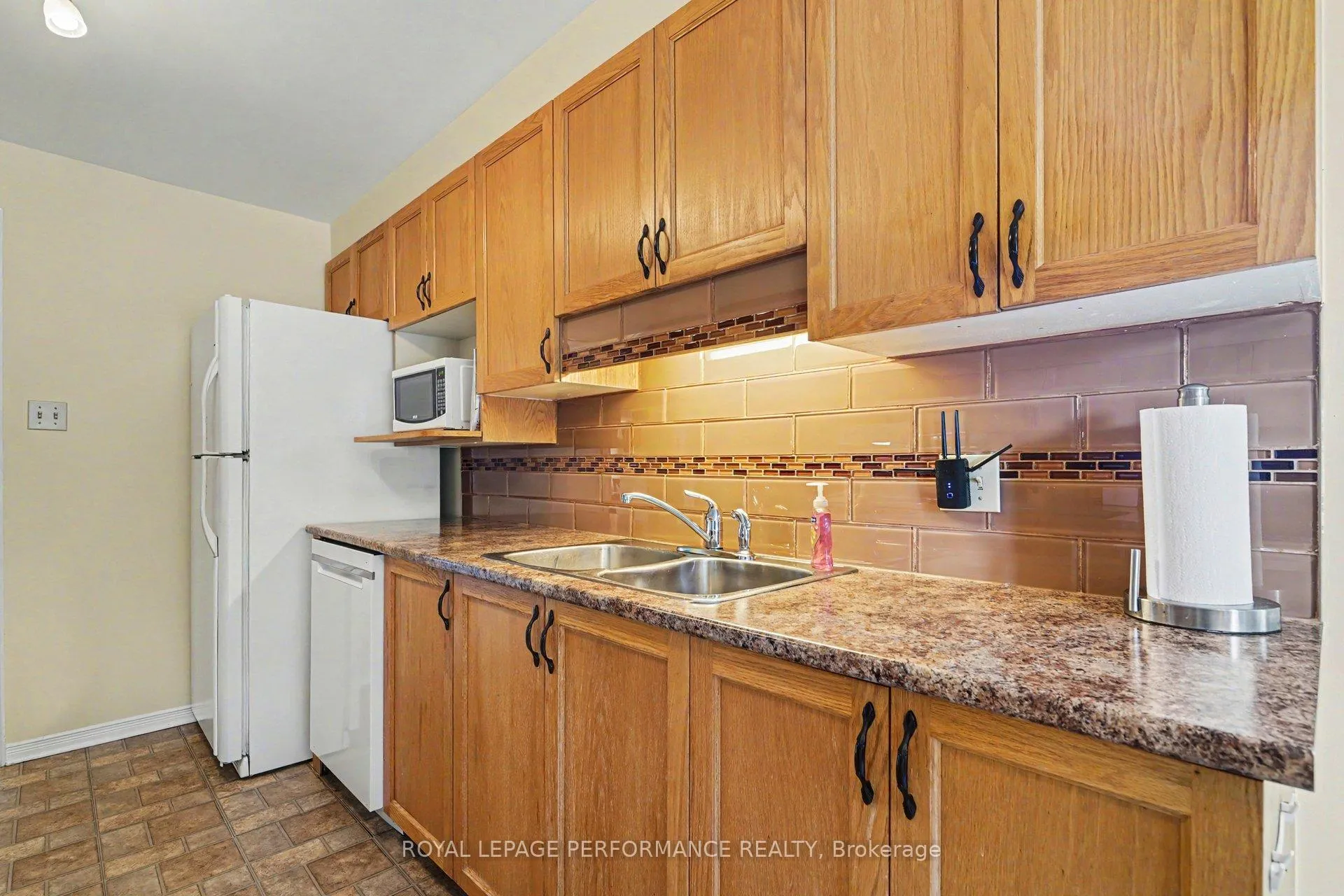 Photo 11 of 6145 Oak Meadows Drive, Ottawa, Chapel Hill — HOMEH