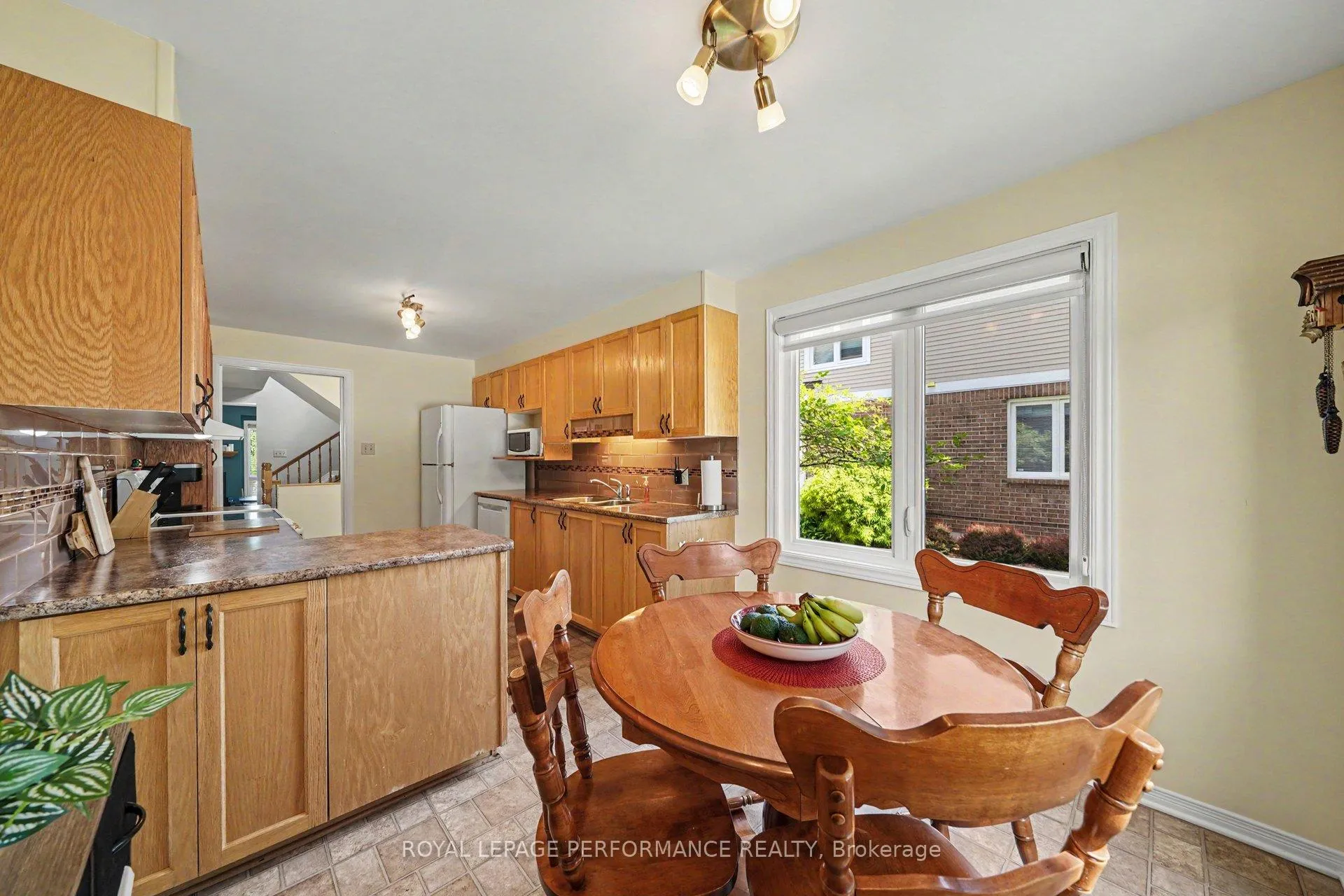 Photo 14 of 6145 Oak Meadows Drive, Ottawa, Chapel Hill — HOMEH