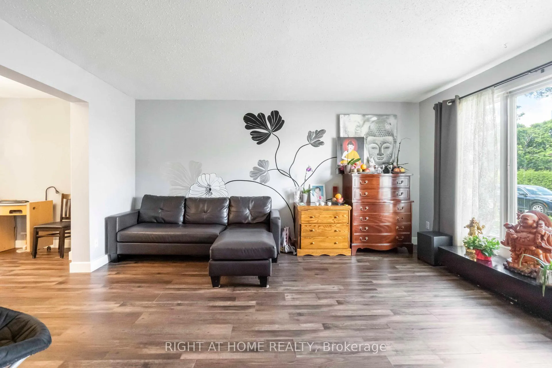 Photo 4 of Unit 3, 21 Midland Crescent, Ottawa, Arlington Woods — HOMEH