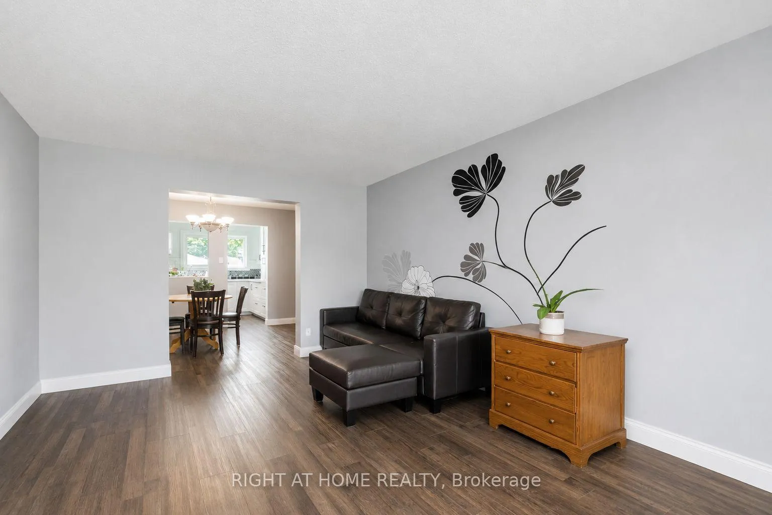 Photo 5 of Unit 3, 21 Midland Crescent, Ottawa, Arlington Woods — HOMEH