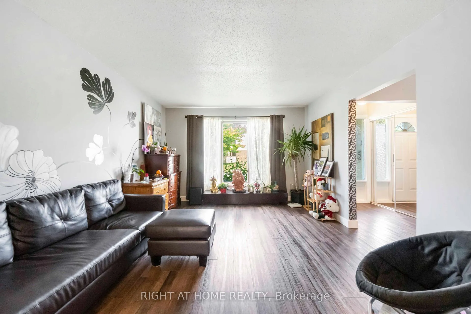 Photo 7 of Unit 3, 21 Midland Crescent, Ottawa, Arlington Woods — HOMEH