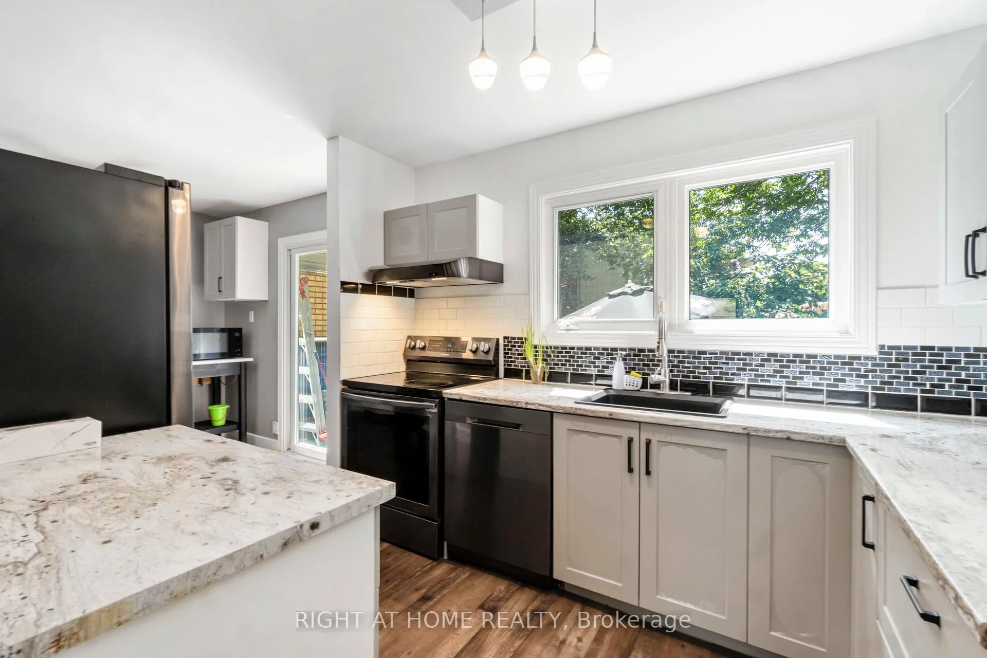 Photo 9 of Unit 3, 21 Midland Crescent, Ottawa, Arlington Woods — HOMEH