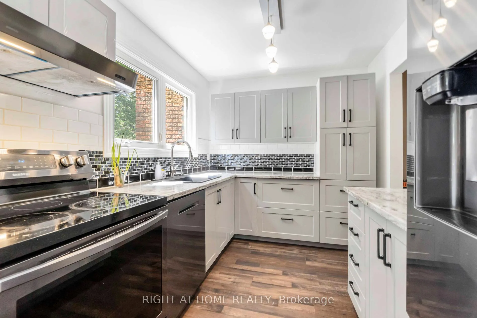 Photo 10 of Unit 3, 21 Midland Crescent, Ottawa, Arlington Woods — HOMEH