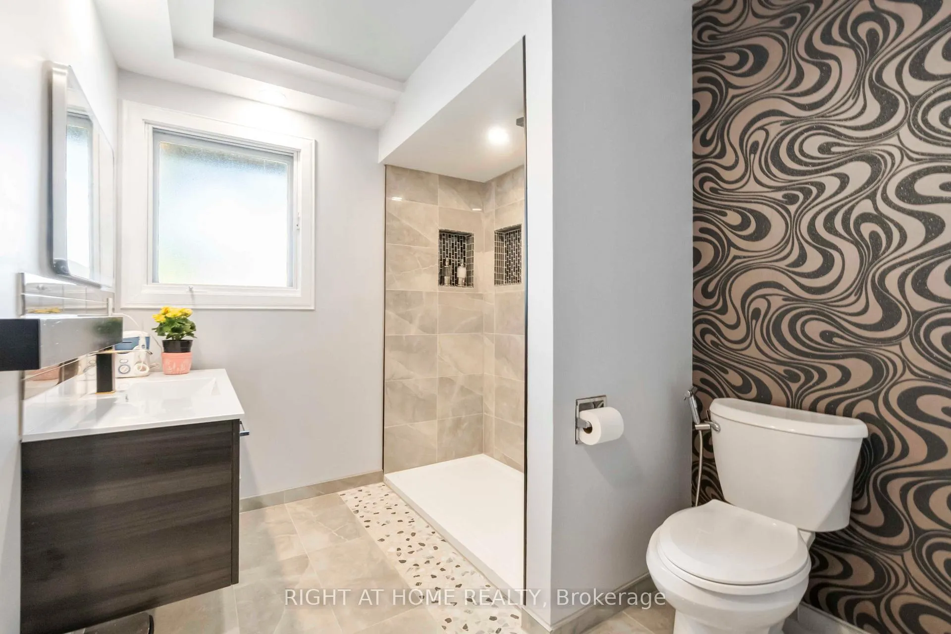 Photo 11 of Unit 3, 21 Midland Crescent, Ottawa, Arlington Woods — HOMEH