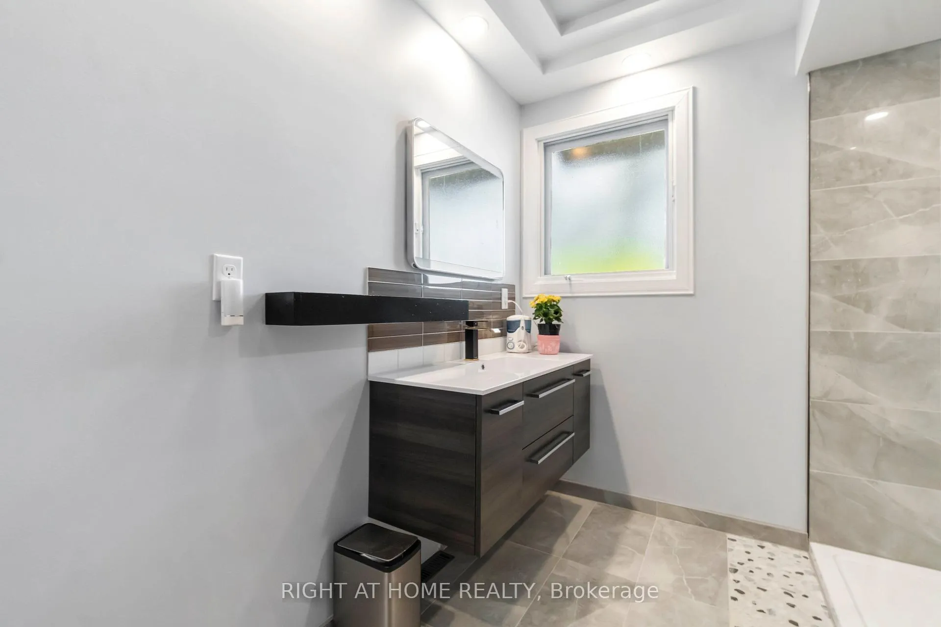 Photo 12 of Unit 3, 21 Midland Crescent, Ottawa, Arlington Woods — HOMEH